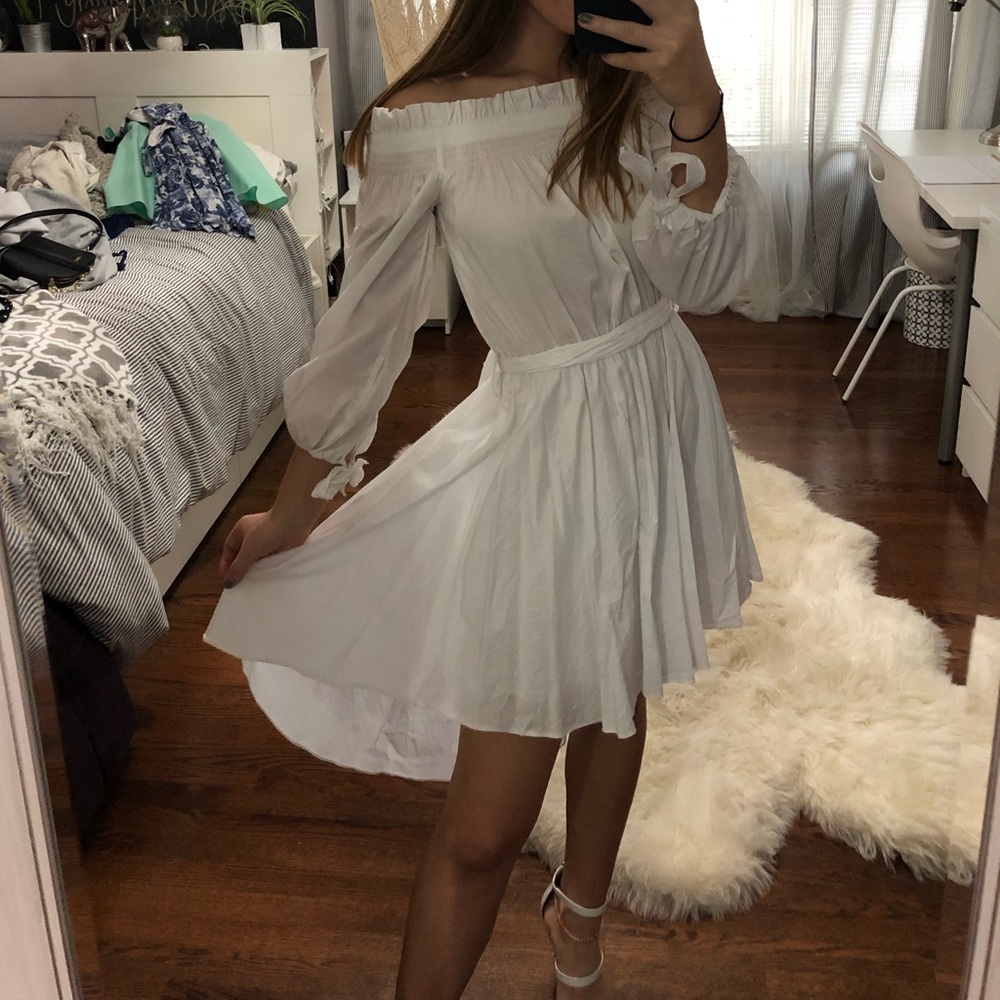 Beautiful white breezy summer dress!🌻